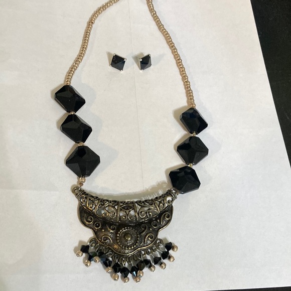 Elegant Black and Silver Necklace Set - Picture 1 of 8